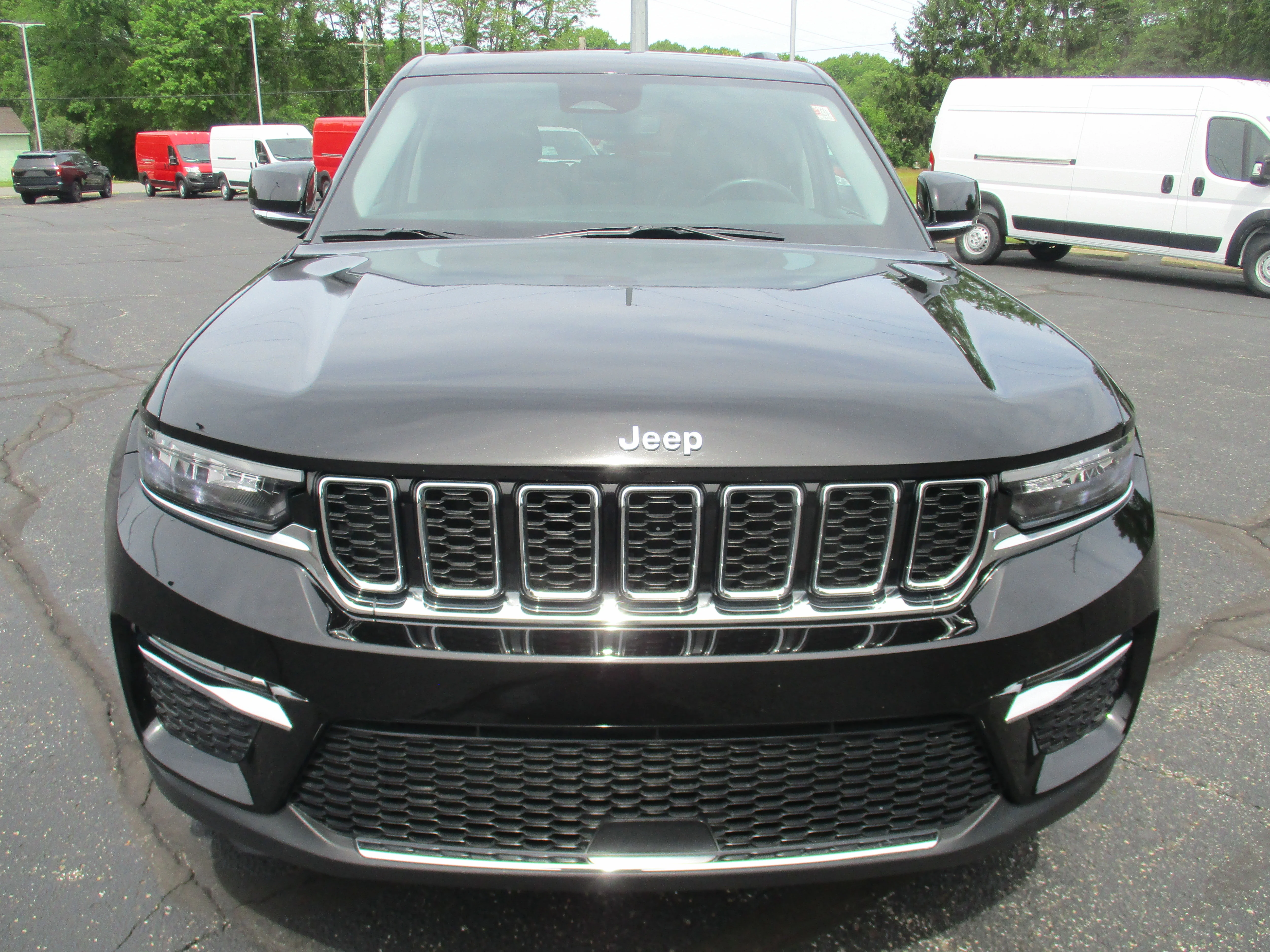 Certified Used 2022 Diamond Black Crystal Pearlcoat Jeep Limited image 5