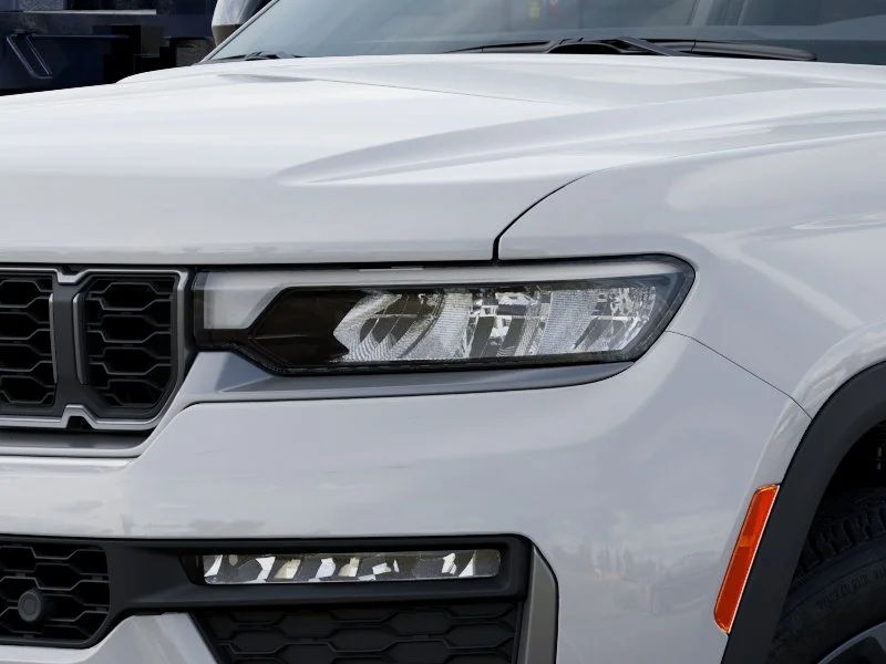 New 2026 Bright White Clear-Coat Exterior Paint Jeep  image 39