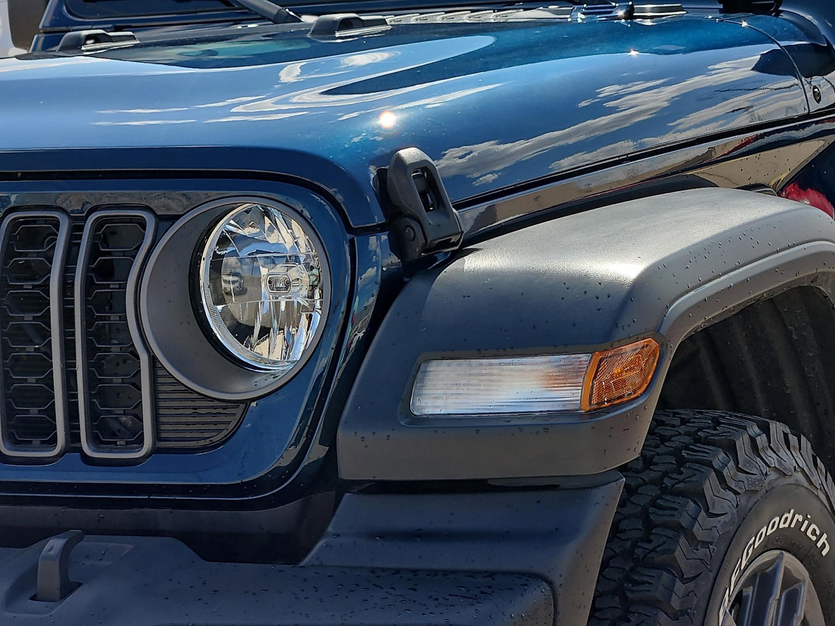 Used 2025 Fathom Blue Pearlcoat Jeep Sport S image 28