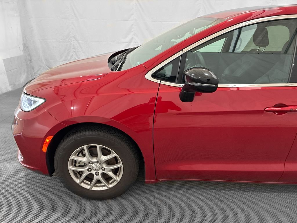 Used 2026 Red Chrysler Select image 3