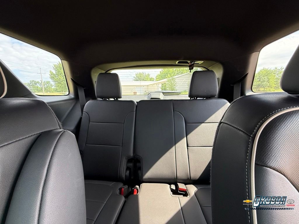 Used 2022 Black Chevrolet Premier image 21