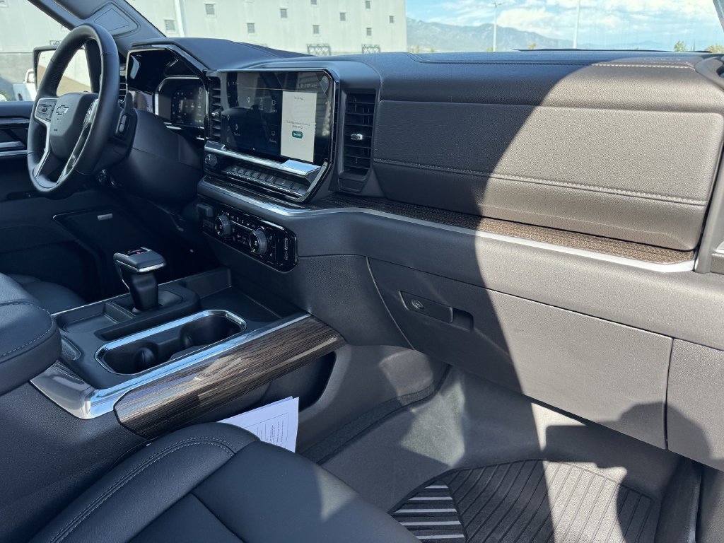 Used 2026 White Chevrolet LT Trail Boss image 9