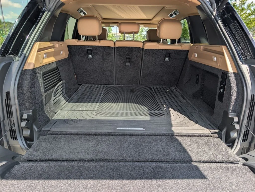 Certified Used 2023 Santorini Black Metallic Land Rover SE image 22