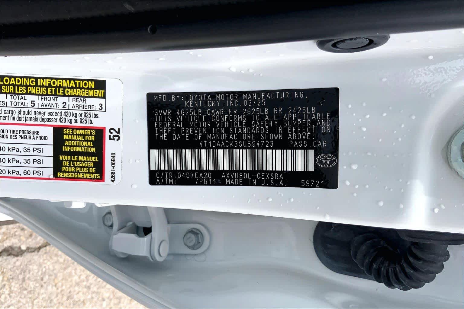 Used 2025 Ice Cap Toyota SE image 32