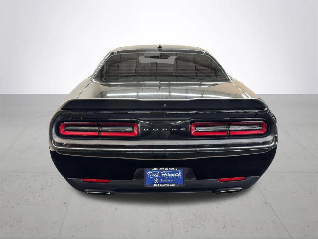 Used 2019 Black Dodge SXT image 5