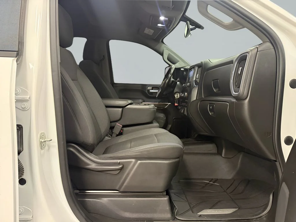 Used 2021 White Chevrolet LT image 11