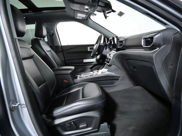 Used 2024 Silver Ford XLT image 10