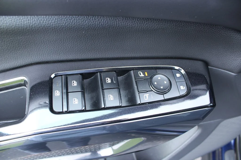 Used 2022 Deep Ocean Blue Nissan SV image 32