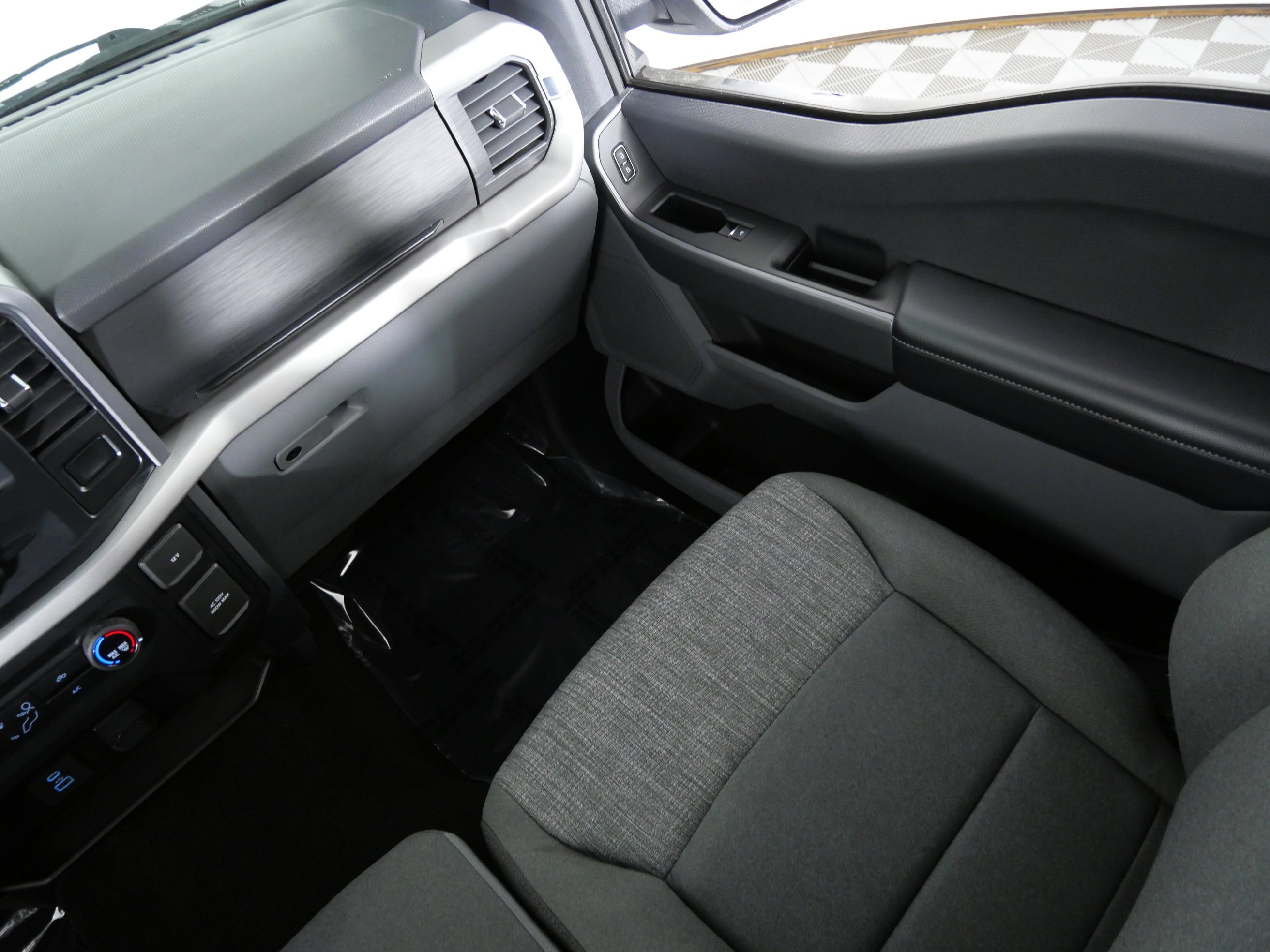 Used 2022 Oxford White Ford XLT image 12