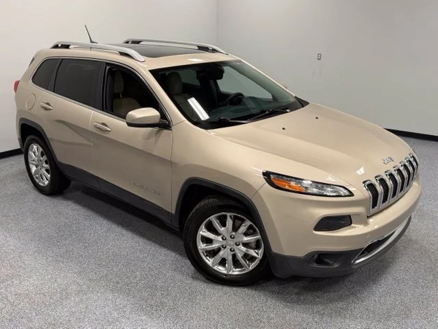 Used 2015 Beige Jeep Limited image 39