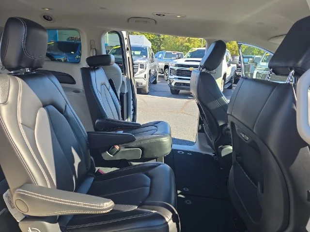 Used 2024 Silver Chrysler Touring L image 12