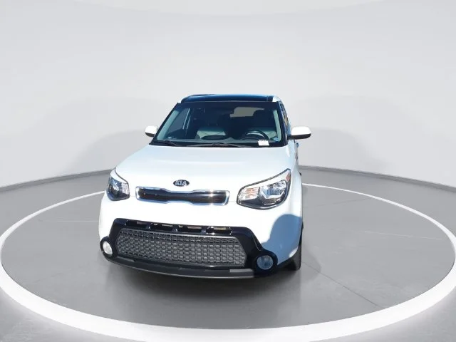 Used 2016 White Kia Plus image 3