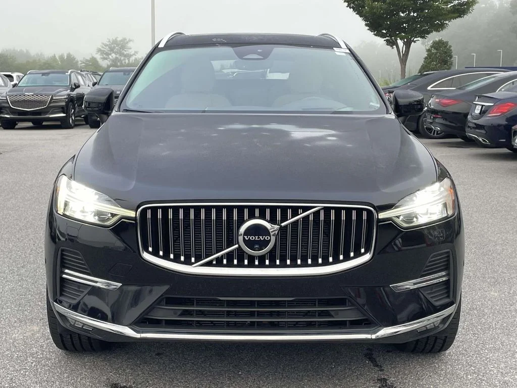 Used 2023 Onyx Black Metallic Volvo Ultimate Bright Theme image 23