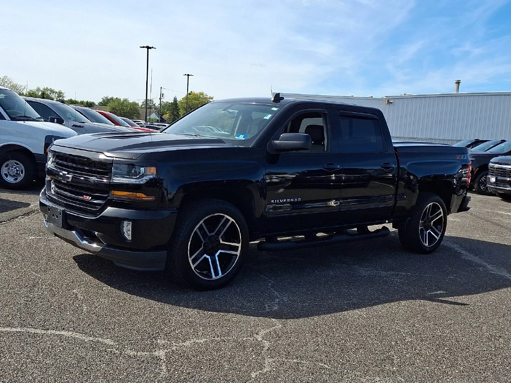 Used 2018 BLACK Chevrolet LT image 6