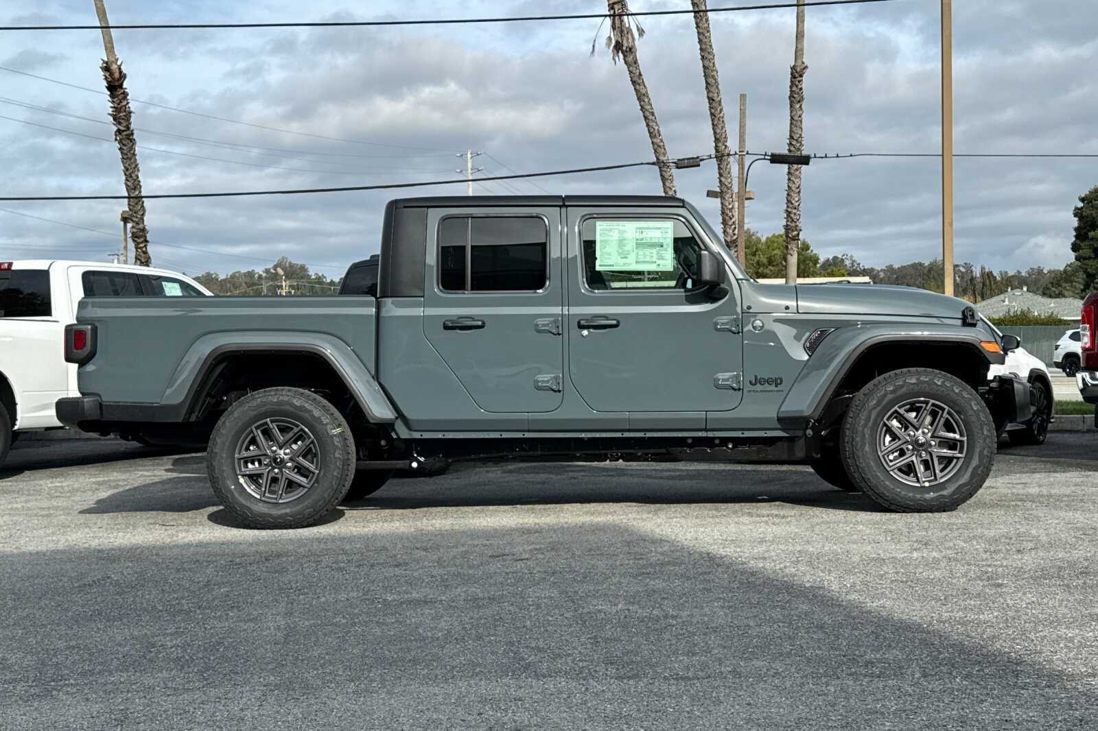 New 2026 Anvil Clear-Coat Exterior Paint Jeep Sport S image 3