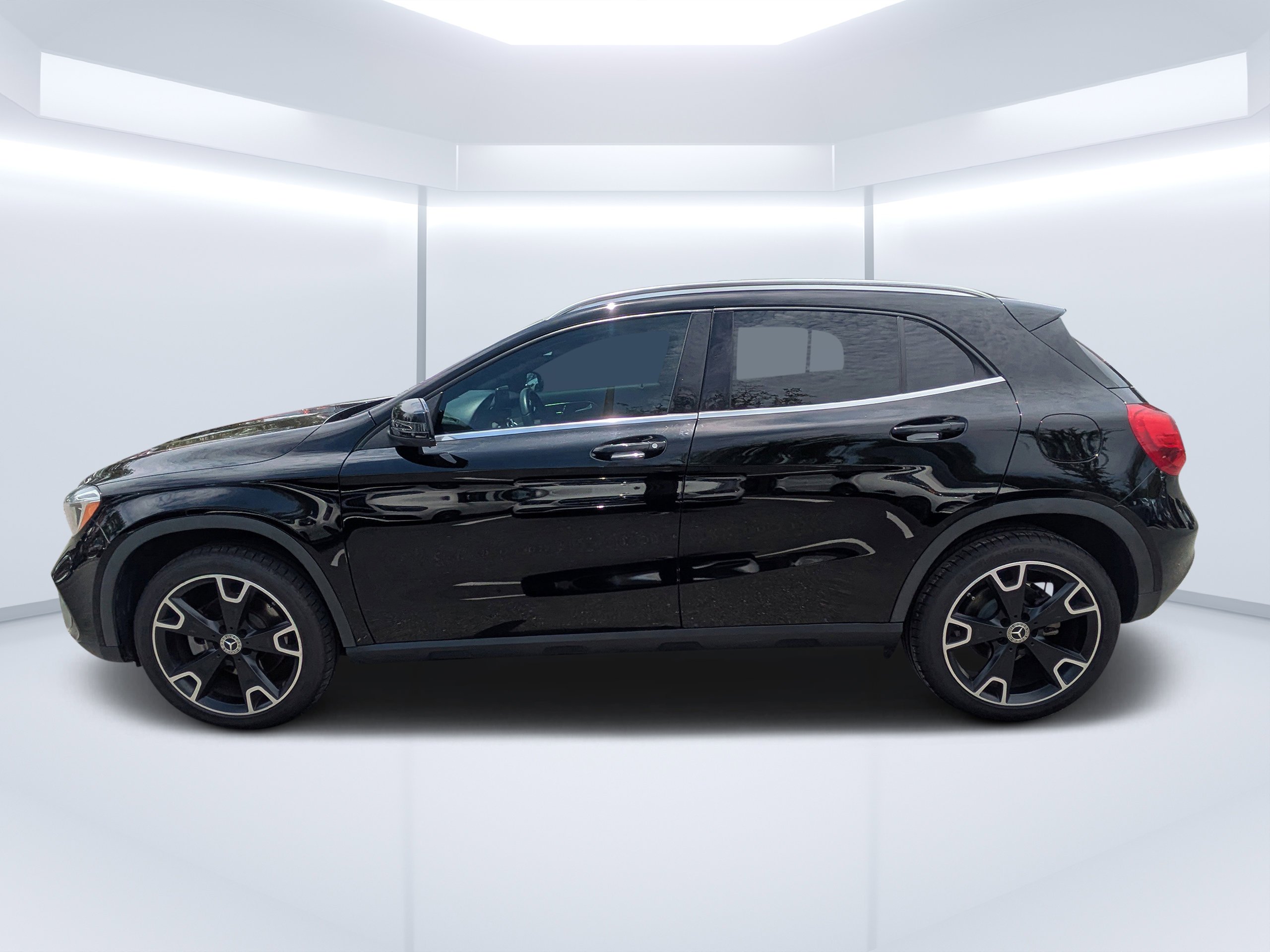 Used 2018 Night Black Mercedes-Benz GLA 250 image 6