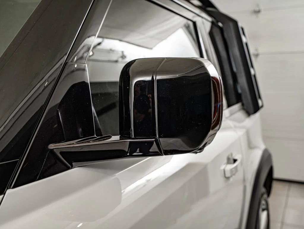 Used 2023 White Land Rover X-Dynamic SE image 9