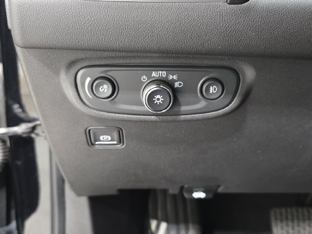 Used 2022 Black GMC SLT image 26