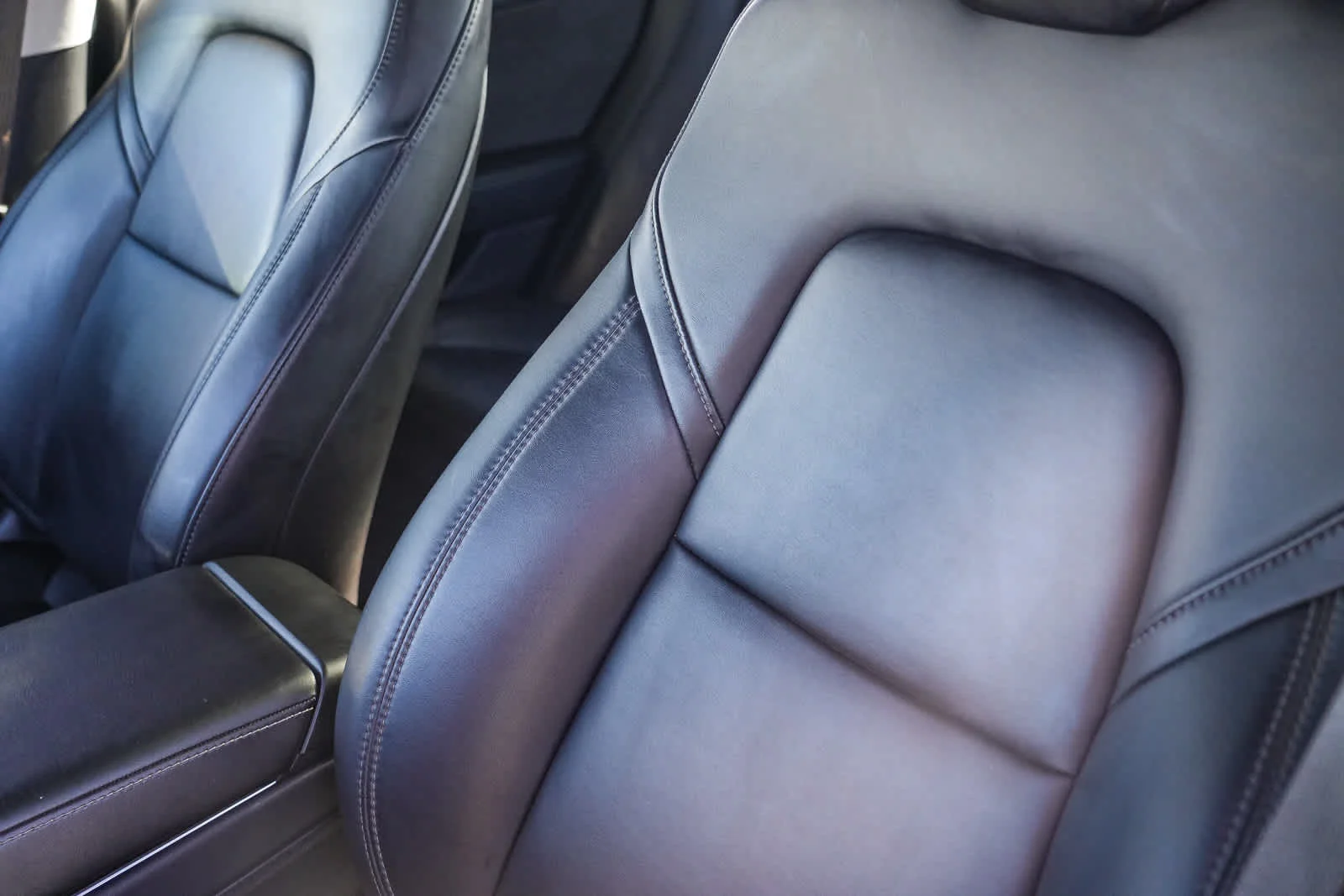 Used 2018  Tesla  image 24