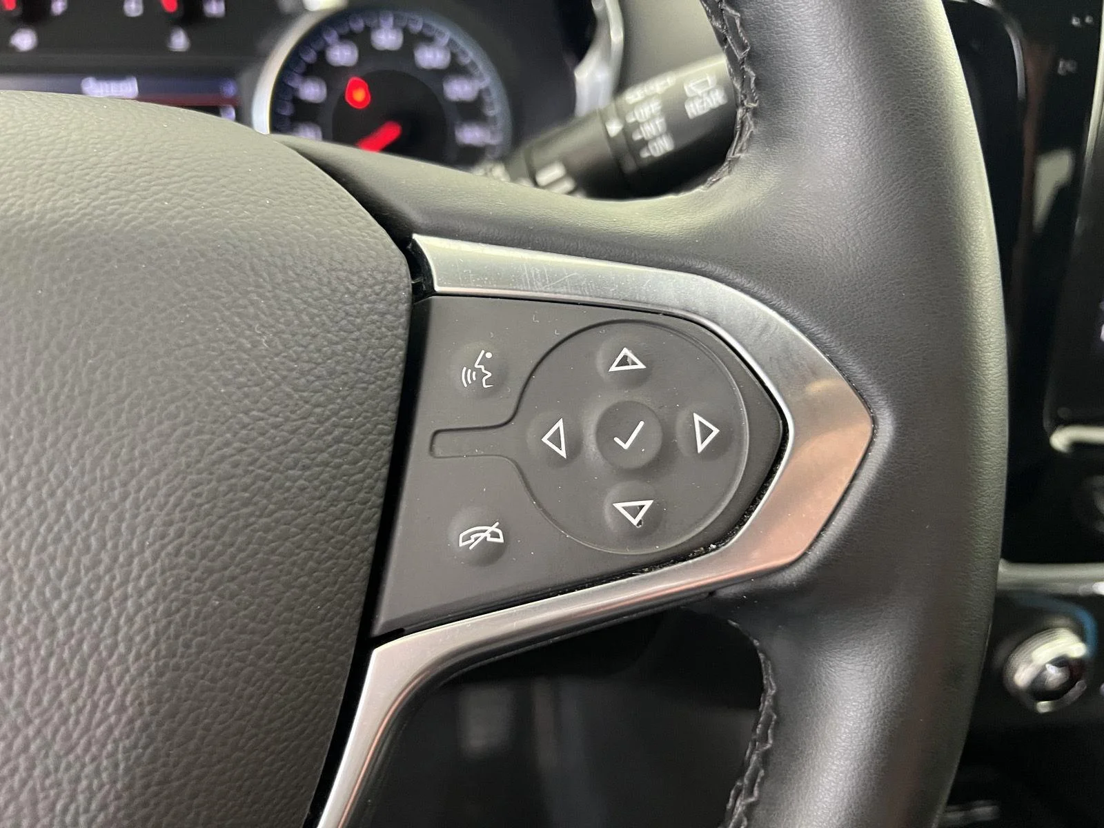 Used 2023 Summit White Chevrolet LT image 10