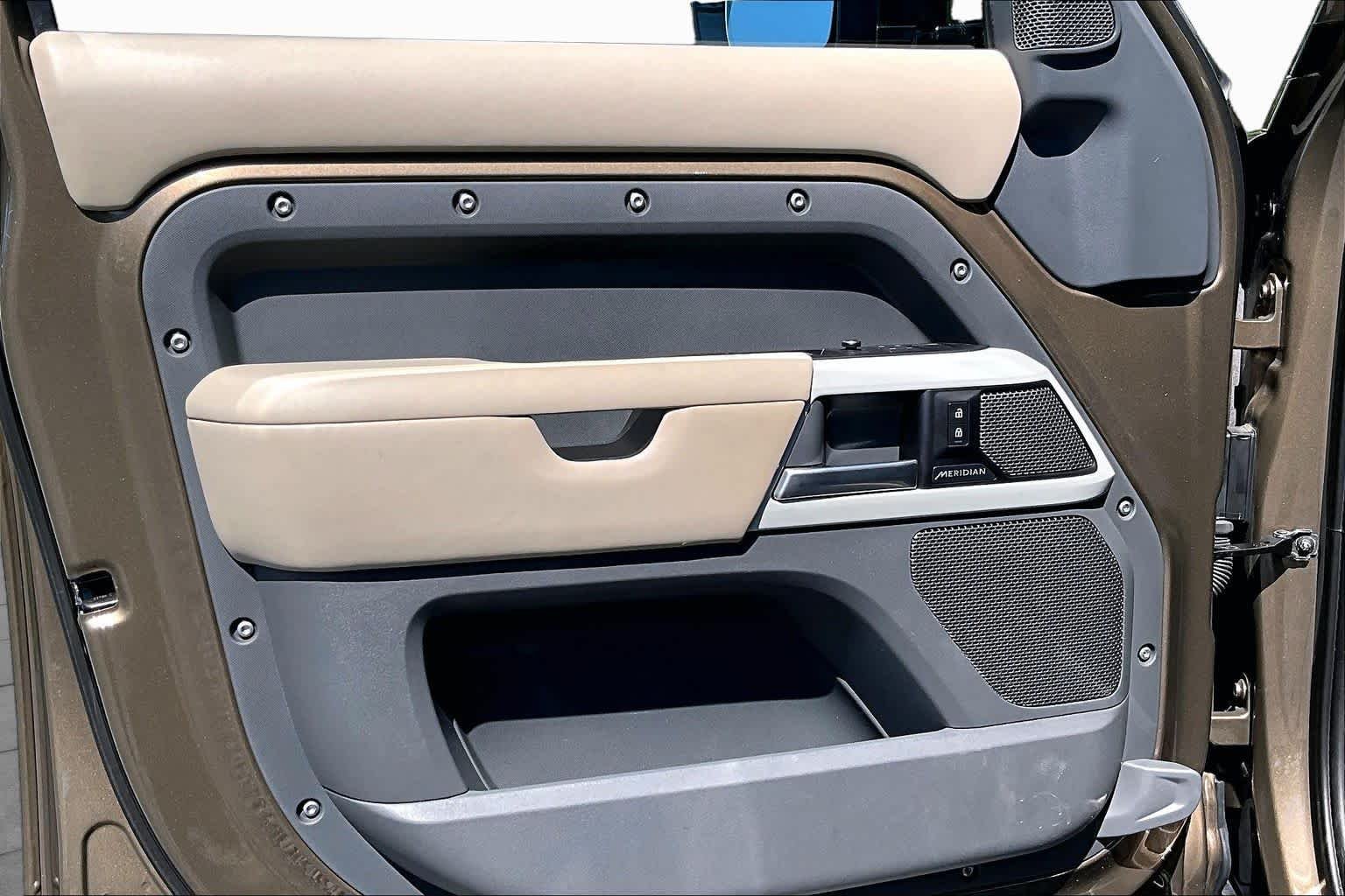 Used 2020 Gondwana Stone Metallic Land Rover HSE image 22