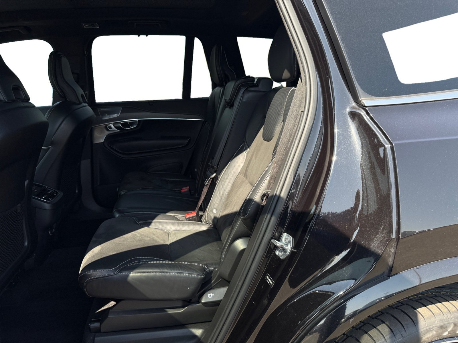 Used 2019 Onyx Black Metallic Volvo T6 R-Design image 16