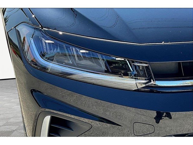 New 2026 Deep Black Pearl Volkswagen 1.5T S image 28