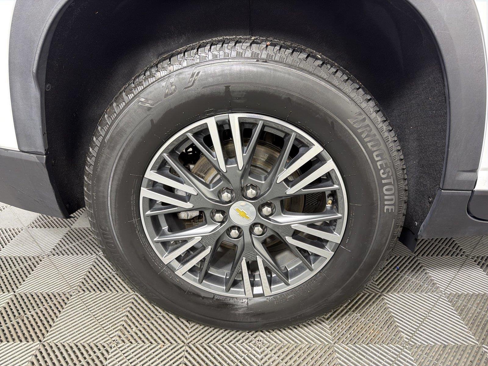 Used 2024 Summit White Chevrolet LT image 16