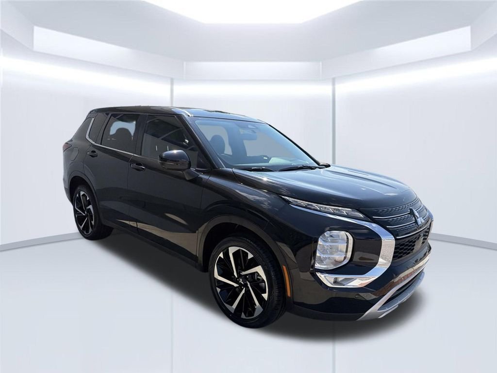 Used 2024 Silver Mitsubishi SE image 8