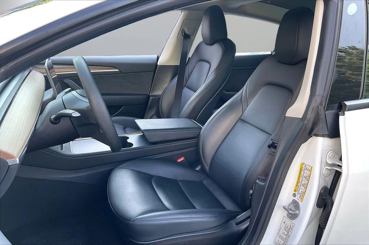 Used 2023  Tesla Base image 23