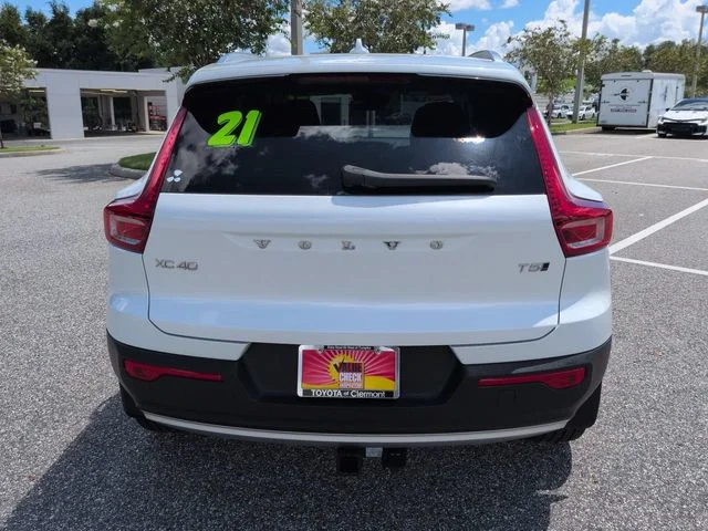 Used 2021 White Volvo Momentum image 5