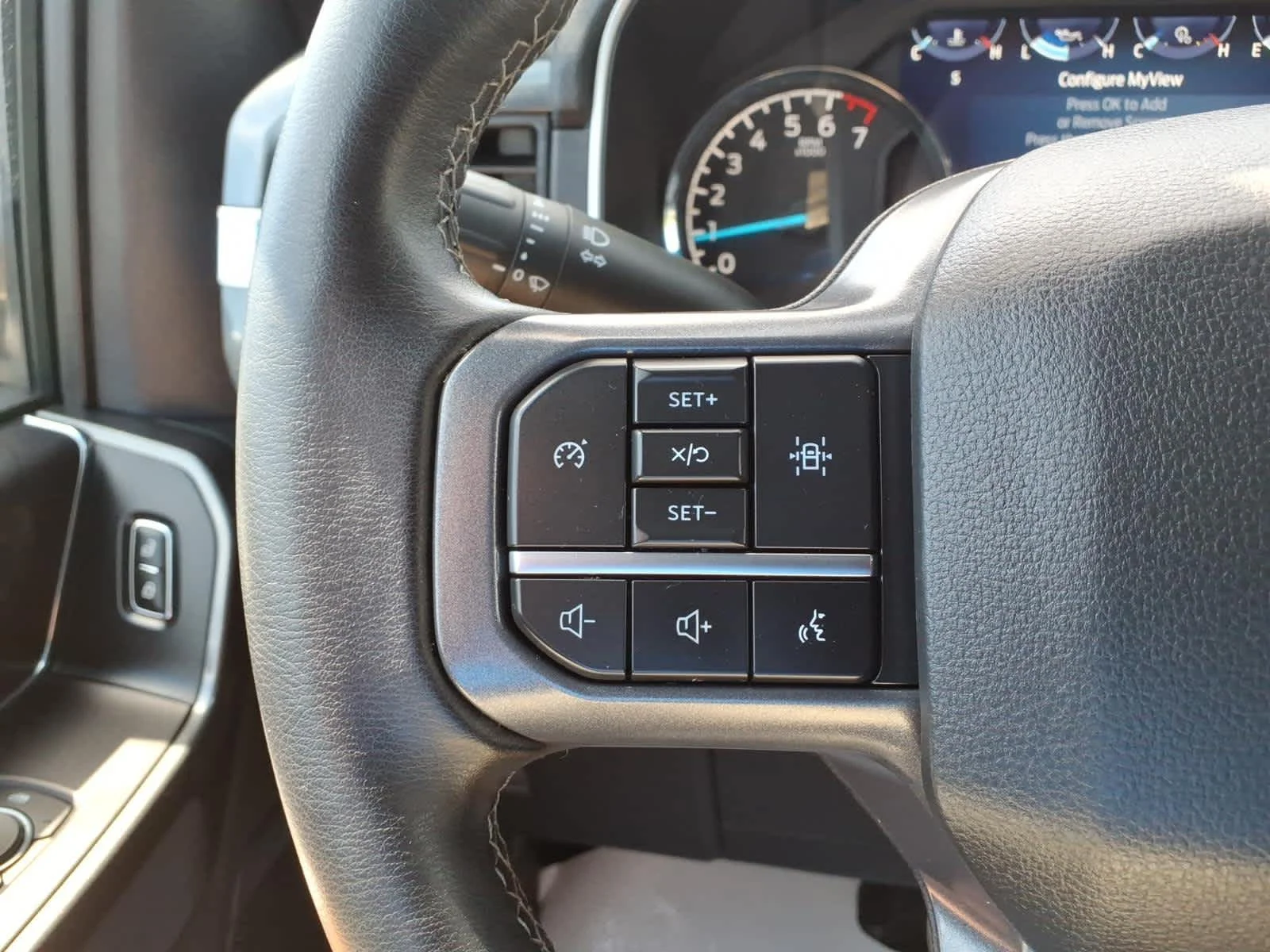 Used 2023 Oxford White Ford XLT image 19