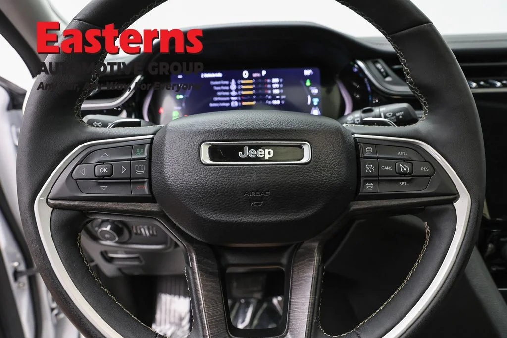Used 2022 White Jeep 4xe image 10