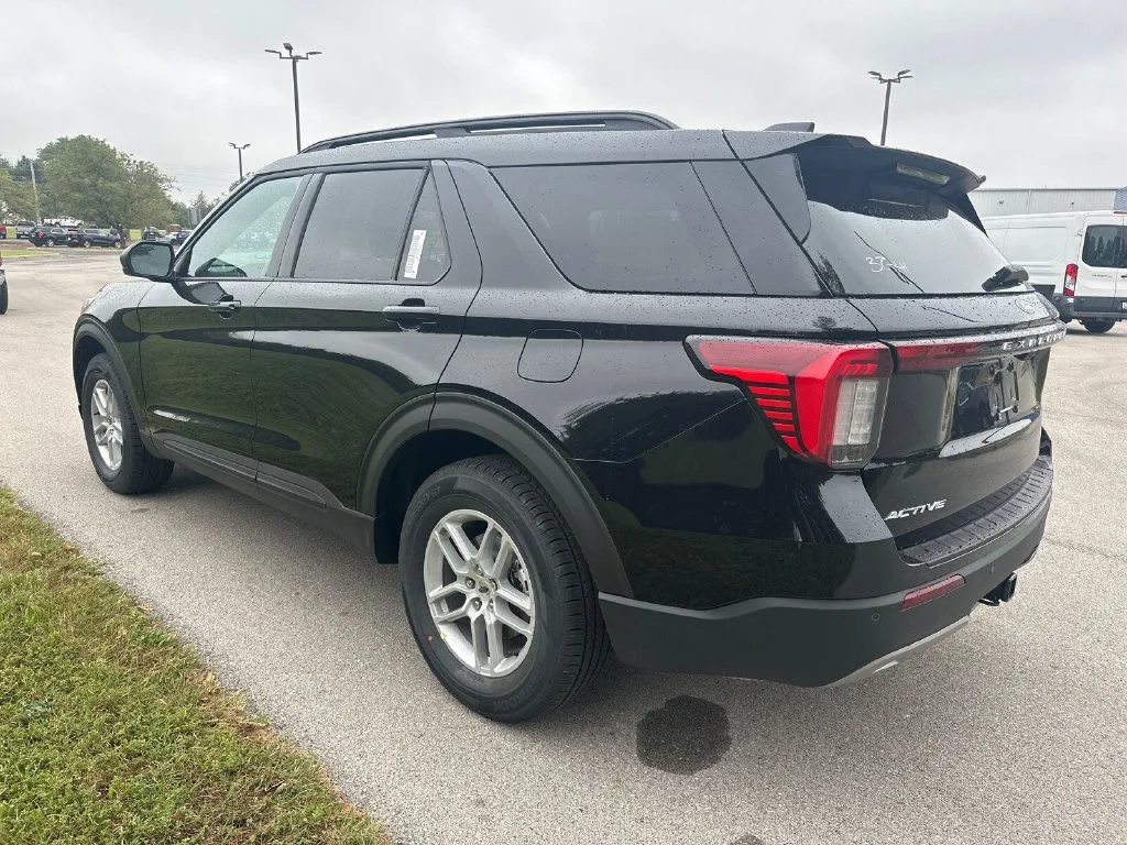 New 2027 Black Ford Active image 10