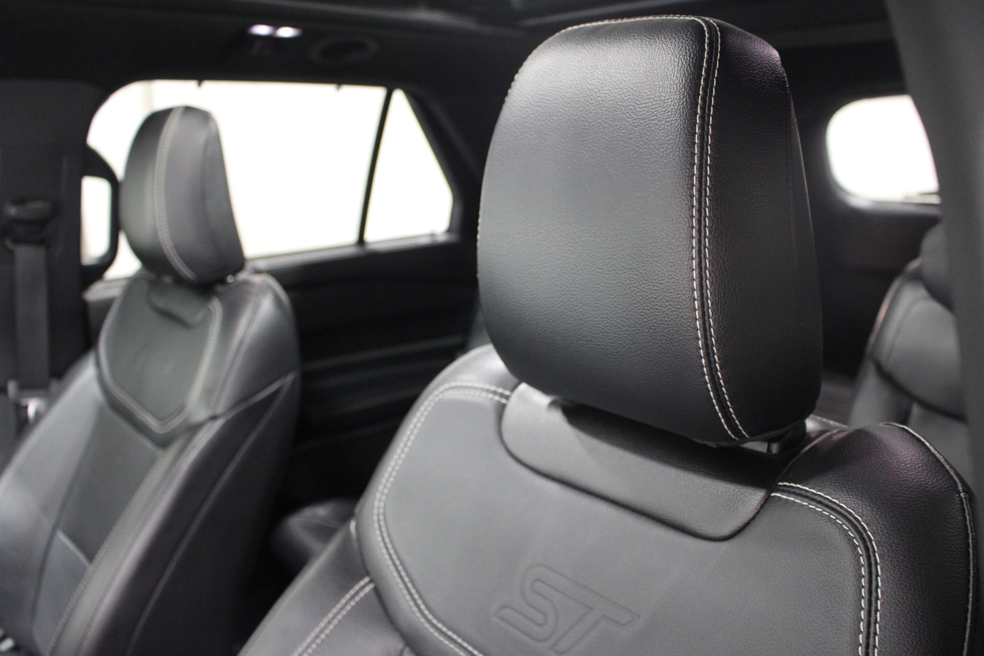 2022 Ford Explorer ST - Photo 4