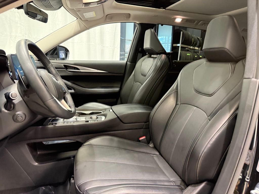 Certified Used 2026 Mineral Black INFINITI LUXE image 17