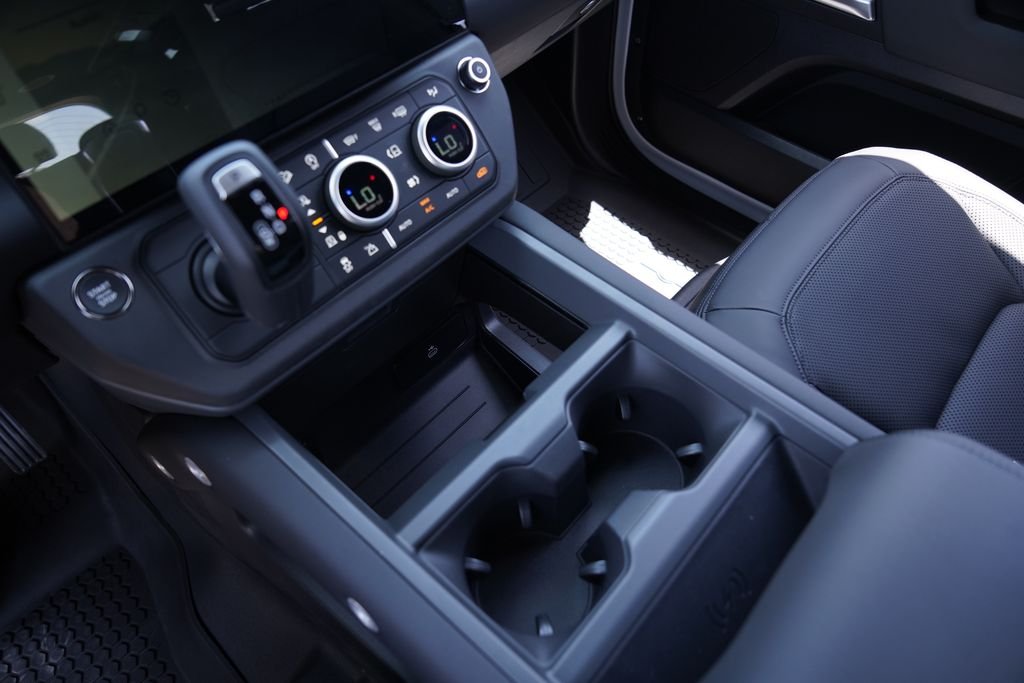 New 2026 Fuji White Land Rover X-Dynamic SE image 14