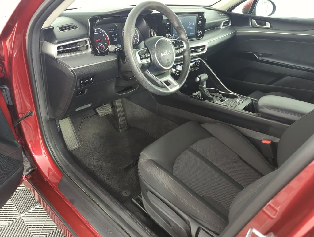 Used 2023 Red Kia LXS image 11