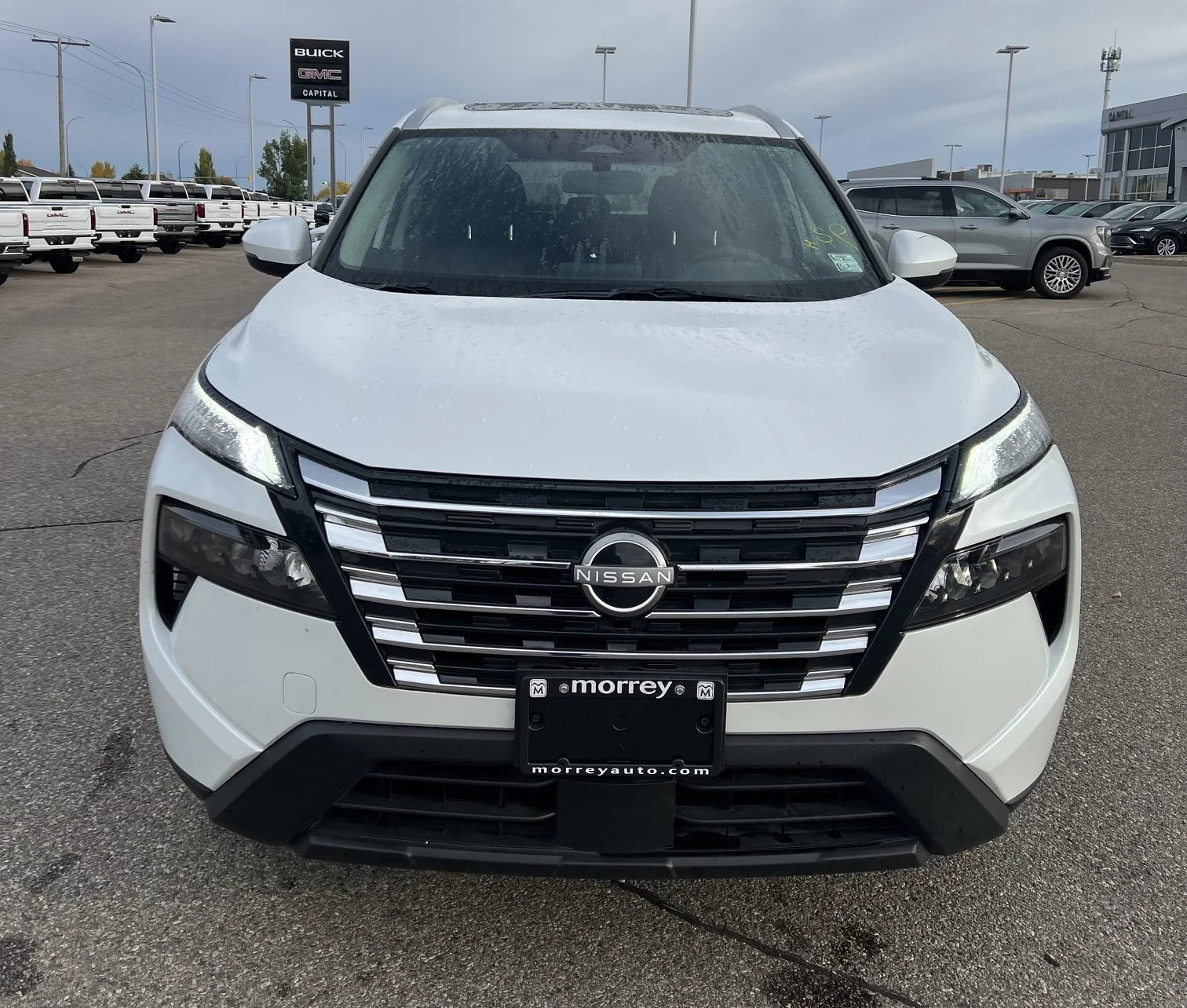 Used 2026 White Nissan SV Moonroof AWD image 8