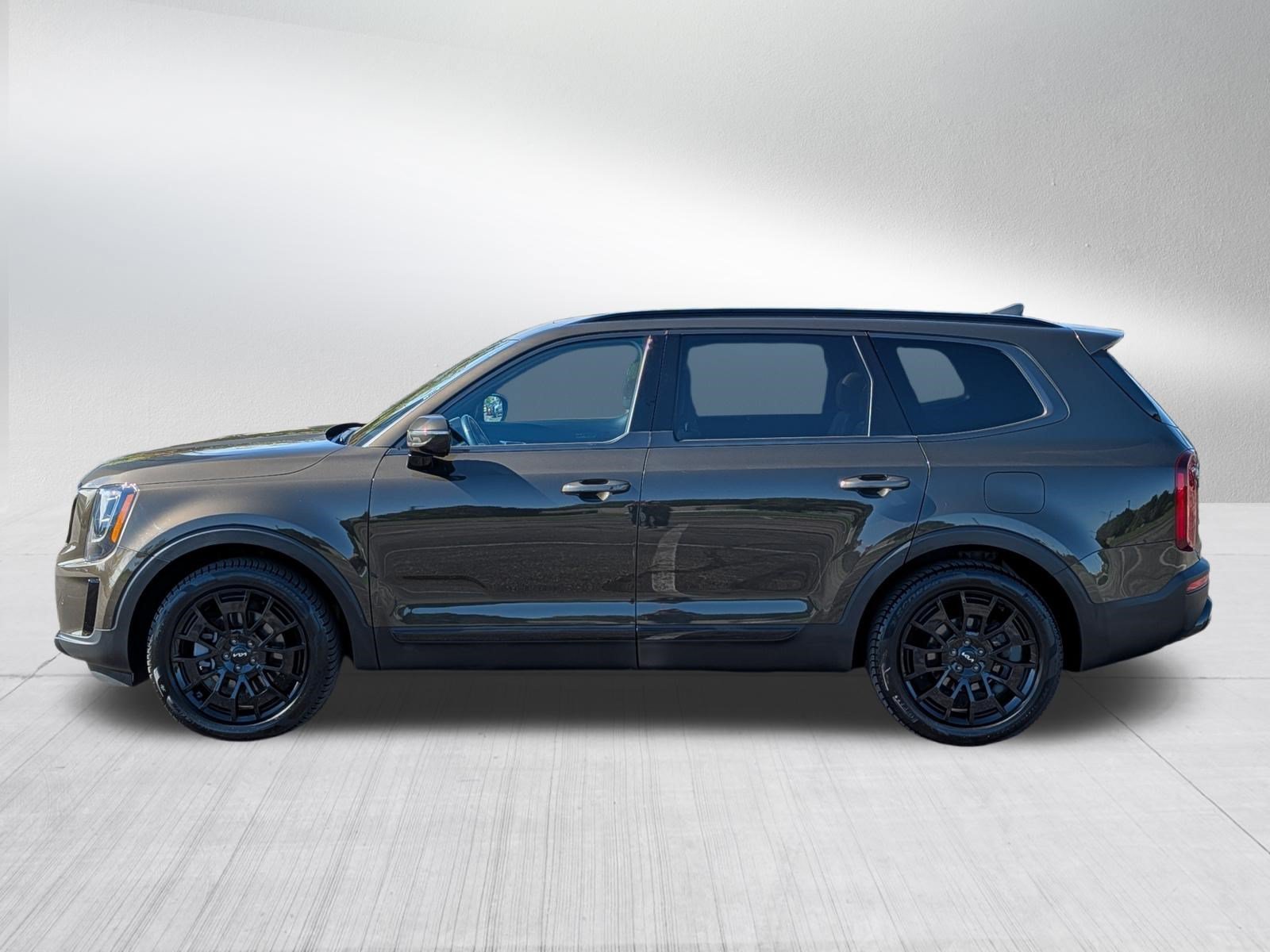Certified Used 2022 Dark Moss Kia SX image 4