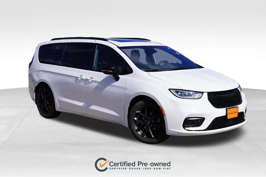 2025 Chrysler Pacifica Limited's photo