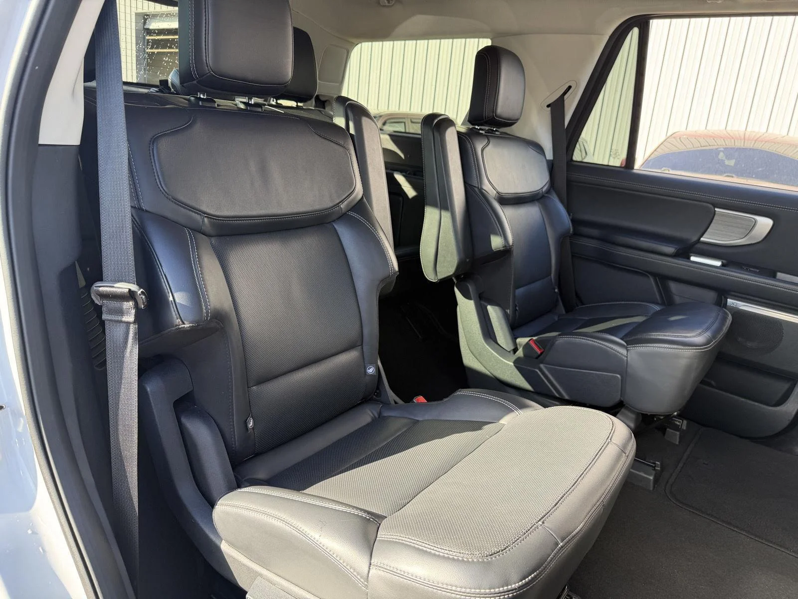 Used 2025 Space Silver Ford Platinum image 22