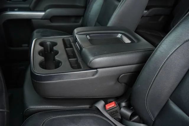 Used 2018 SILVER ICE METALLIC Chevrolet LT image 25