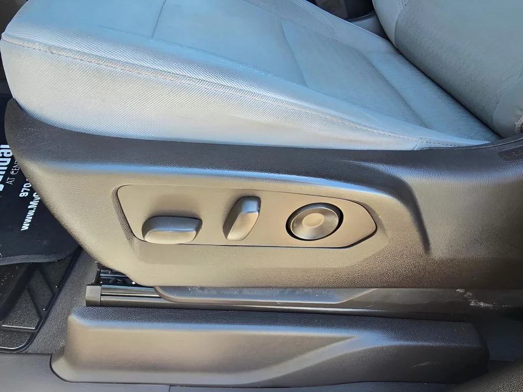 Used 2022 Summit White GMC SLE image 22