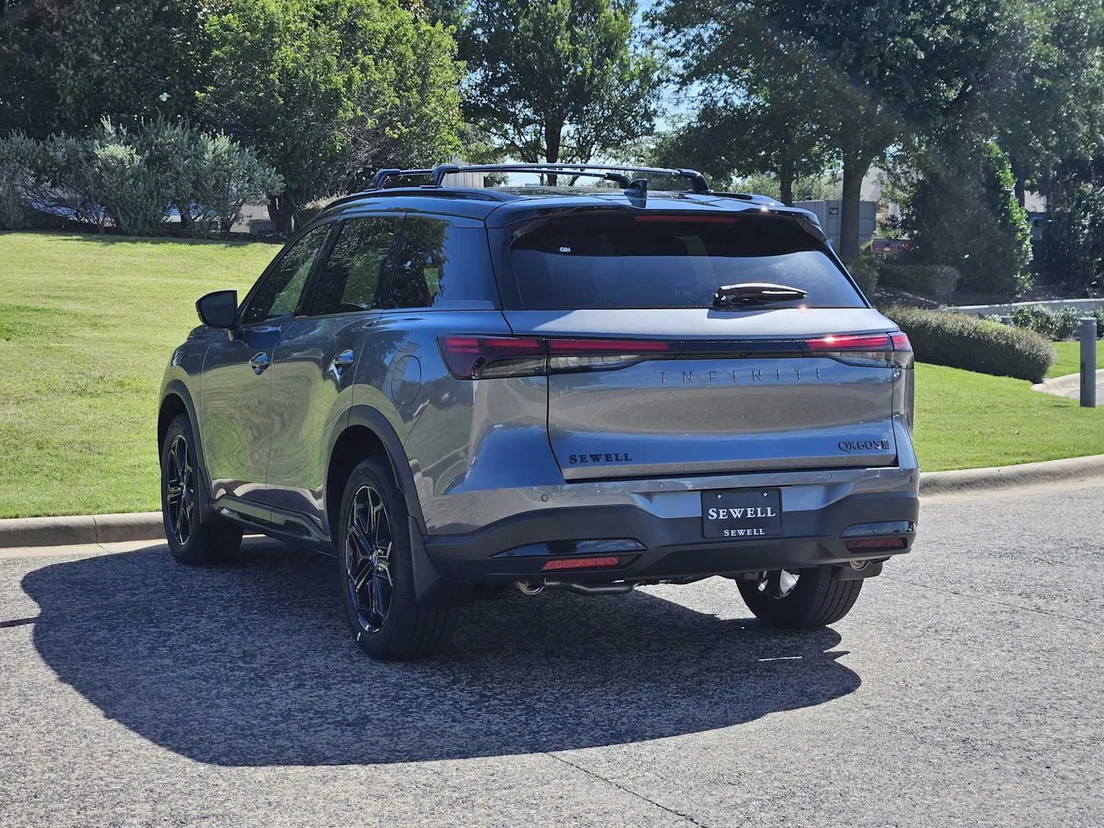 New 2027 2T GRPT SHDW INFINITI Sport AWD image 3