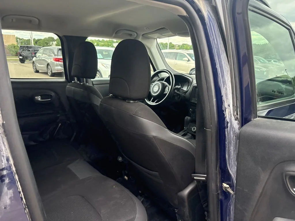 Used 2018 Blue Jeep Latitude image 28
