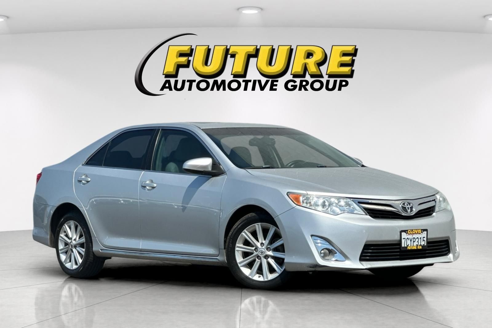 Used 2014 Silver Toyota XLE image 1