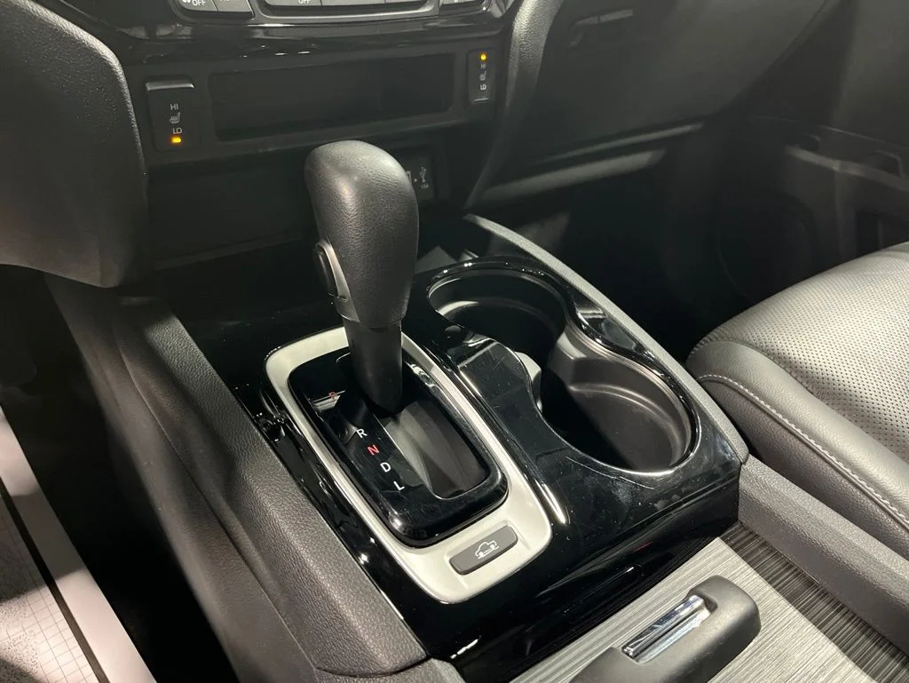 Certified Used 2017 Lunar Silver Metallic Honda RTL-E image 28