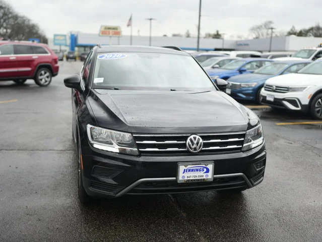 Used 2020 Volkswagen Tiguan SE with VIN 3VV2B7AX9LM008897 for sale in Glenview, IL