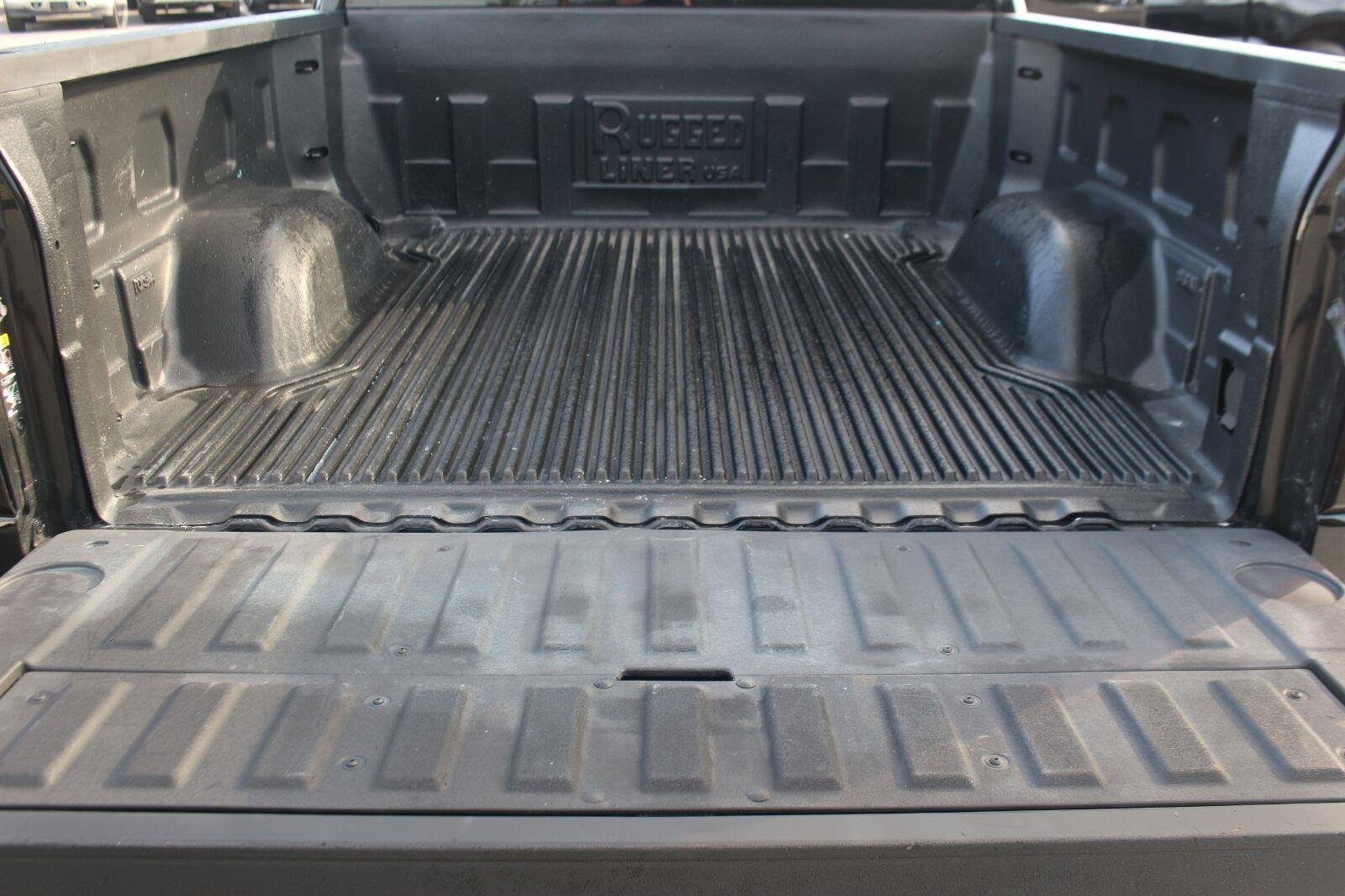 Used 2025 Onyx Black GMC SLT image 13